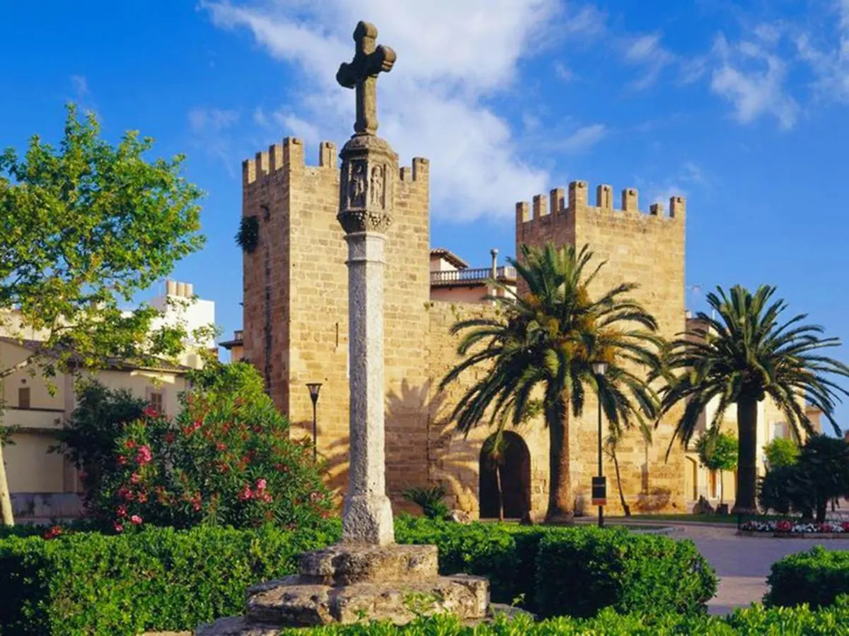 Casa Quarter De Cavalleria En Alcudia, Cerca De Playas Holiday home
